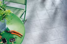 Carrelage terrasse gris 31 x 31 cm Piètre. 9,90 euros le m2, Castorama.