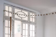 15 belles verrières encadrées de bois