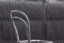 Maintes fois copiée, jamais égalée, la mythique chaise bistro de Thonet se prête à des collaborations avec des designers patentées par la manufacture allemande.