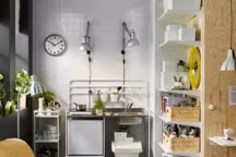 Mini-cuisine SUNNERSTA, design Henrik Preutz, 112 x 56 x 139 cm. 99 euros. Ikea.