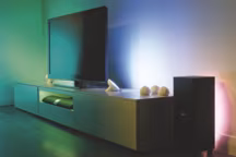 L'ampoule Led " Friends of Hue » se connecte à l'application Hue (disponible sous iOS et Android) et permet de composer des ambiances associant lumière, couleurs et musique. Avec variateur d'intensité. Sans bridge : 79,95 euros. Avec bridge : 179,95 , Philips.