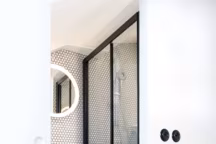 Salle d'eau : 12 aménagements bien pensés ! - Réalisation Stephan Bidoux, photo Laetitia Tomassi