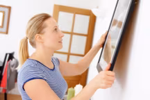 Comment accrocher un cadre au mur ?