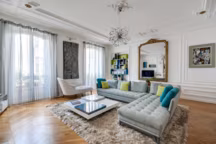 Voici comment aménager un grand salon digne d'un pro