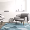 " Fusion » est né de la rencontre du fabricant BoConcept (qui vient de lancer un service de décoration et aménagement d'intérieur) et du designer Oki Sato, créateur de Nendo. Ce fauteuil mariant courbes et plis est un hommage à l'art japonais de l'origami.
On aime : le dossier haut et large, hyperprotecteur + le revêtement en feutre doux + le piètement en chênenaturel, pour la touche scandinave. L 97 x P 78 x H 74 cm, 1 523 euros, BoConcept.