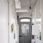 Une entrée de maison moderne valorisant le passé
