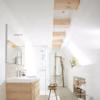 Salle de bain en longueur sous les combles Leroy Merlin