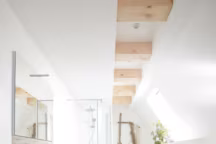 Salle de bain en longueur sous les combles Leroy Merlin