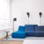 Camaïeu de bleu pour ce canapé design trois places signé Ligne Roset