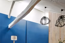 Retour à l'authentique avec ce parquet en chêne vieilli et blanchi. Parquet contrecollé huilé Chêne Origine Tufeau, Diva 184, collection blanc lumière. Epaisseur 14 mm. Epaisseur du parement 3,4 mm. Support contreplaqué. Longueur de 400 à 2000 mm. Largeur 184 mm. Pose flottante avec colle ou pose collée en plein. Finition 100 % huile cire. Label Parquets de France, A+. Garantie 30 ans. Prix sur devis. Panaget.