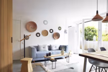 Un 37 m2 chaleureux entre bois et béton ciré