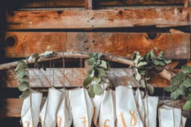 Calendrier de l'avent pochettes-cadeaux en coloris naturel fabriqué en Thaïlande - 36,00 euros