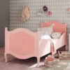 Lit enfant Gourmandise, en bois rose pour un couchage 90 x 190 cm, avec rebords anti chutes, H 100 x L 96 x P 200 cm, 349,90 euros, Maisons du Monde.