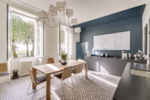 Une chartreuse transformée en maison familiale lumineuse