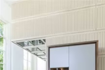 Armoire Box, 3 portes, 2 tiroirs, 5 niches (+ led), 200 x 110 x 42 cm, 1699 euros, H&H