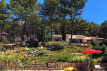 Le jardin écoresponsable s'adapte au terrain et évolue au fil des saisons.