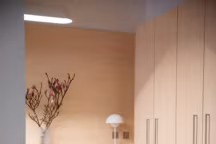 Salle de détente bureau avec fauteuil jaune
Réalisation agence Wrk