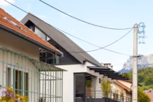 Une maison neuve s'invite près du lac d'Annecy