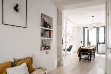 Un duplex au look industriel conçu comme une maison