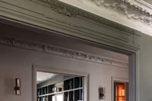 La couleur omniprésente sublime cet authentique Haussmannien