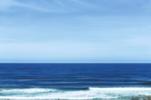 Un accès privé serpente à travers la dune et mène des Maisons à la plage et à l'Océan en cinq minutes. S'y poster pour profiter de la vue est un des nombreux privilèges offerts par le lieu.