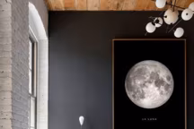 Le noir vient booster le mur de la tête de lit