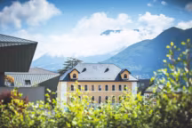 Écrin séculaire, le cœur de l'hôtel jouxte une extension imaginée par l'architecte Christian de Portzamparc dans l'écoquartier de l'Avant-Scène.