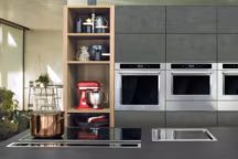 Four à pyrolyse Twelix 60 cm. En acier inoxydable. Environ 2 500 euros, Kitchen Aid.