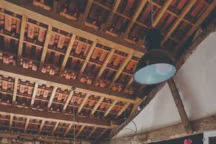 La maison d'une artiste habitée par la couleur