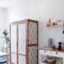 Le papier peint modernise une armoire de famille