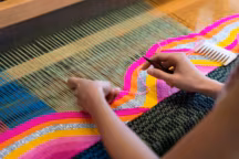 Episode 3. Résident de l'incubateur POUSH Manifesto également implanté à Aubervilliers, Desire Moheb-Zandi a été choisi pour son approche à la frontière du tissage et de la broderie.