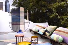 L'extérieur s'aménage comme l'intérieur, en explorant les matières et en jouant avec les formes.