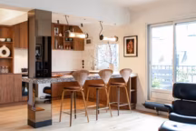 Invitation à découvrir ce duplex parisien à l'ambiance feutrée