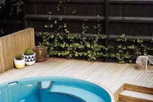 Comment aménager une piscine dans un petit jardin ?