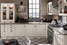 Eclairage ciblé pour éclairer le plan de travail ou décoratif dans une vitrine, la cuisine Bruges conjugue fonctionnalité et esthétisme. Cuisine Bruges. Gamme Koncept by Confo. 1669 euros. Prix selon plan type. Conforama Cuisine.