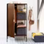 Une armoire pleine de style conçue pour les petits espaces