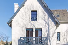 A Dinard, une maison "les pieds dans l'eau"