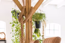 Fauteuil Northon en tissu à partir de 649€ euros (photographié en tissu Secillia) (dont 1,70€ euros d'éco-part), en cuir à partir de 899€ euros (dont 1,70€ euros d'éco-part). H&H