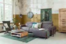 Plus d'info : canapé d'angle Busan, composé d'un élément 2,5 places avec méridienne, en tissu à partir de 2349 euros, photographié en tissu Rocky, en cuir à partir de 4049 euros, surpiqûre quadrillée en option contre suppléments diverses configurations possibles, disponible dans plusieurs couleurs et sortes de cuirs et tissus, H&H.