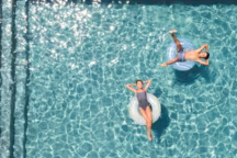 PH, TH et TAC. Grâce à l'équilibre de ces trois valeurs, on obtient une eau ni entartrante qui pourrait encrasser les filtres, ni agressive, donc agréable pour la baignade.