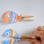 Des petits poissons ludiques pour les enfants avec des pinces à linge