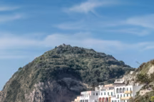 Le Miramare, grand hôtel niché sur une île volcanique italienne