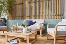 Plus d'info : salon bas de jardin Solaris, en bois d'acacia, Naterial, 4 personnes, 569 euros, Leroy Merlin.