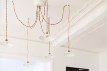 La fenêtre intérieure illumine la décoration