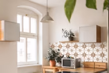 Une crédence adhésive pour relooker la cuisine