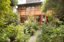 Au coeur de Paris, une maison rénovée à l'abri des regards