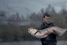 Le baiser du Silure, June Balthazard.