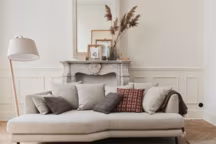 Discrètement mais sûrement, la famille des rouges poursuit son ascension dans la décoration.