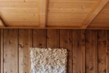 Le bardage en bois s'invite à l'intérieur