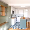 Dans l'air du temps, l'îlot de cuisine séduit par son esthétique, sa fonctionnalité mais surtout pour sa convivialité.